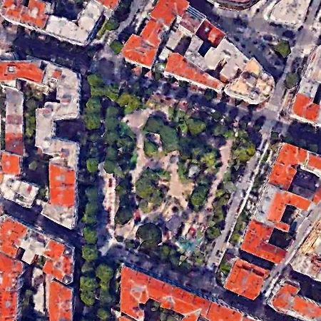 Golden Square نيس